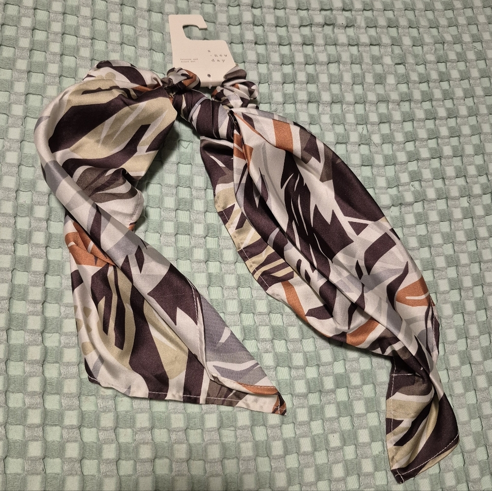 Multicolor Twister and Scarf Set